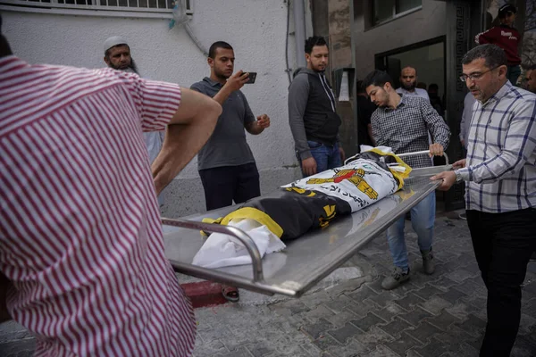 Los Palestinos Gaza Lloran Despiden Los Cuerpos Los Mártires Franja —  Fotos de Stock
