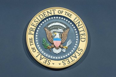 Başkan Biden Borç Tavanı 'na tazminat gönderiyor. 10 Mayıs 2023, Valhalla, New York, ABD: ABD Başkanı Joe Biden ile SUNY Westchester Devlet Üniversitesi 'nde düzenlenen etkinlik sırasında kürsüye ABD Başkanı' nın Mührü 