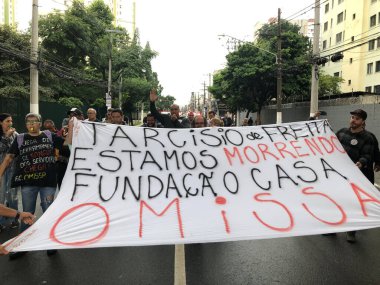 Sao Paulo 'daki Casa Vakfı çalışanlarının manifestosu. 10 Mayıs 2023. Sao Paulo, Brezilya: Sosyo-eğitim işçileri Complexo do Bras 'da büyük bir protesto düzenlediler, Adalet Divanı' na yürüdüler (Bras forumu)