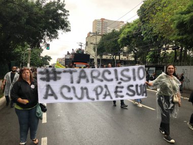 Sao Paulo 'daki Casa Vakfı çalışanlarının manifestosu. 10 Mayıs 2023. Sao Paulo, Brezilya: Sosyo-eğitim işçileri Complexo do Bras 'da büyük bir protesto düzenlediler, Adalet Divanı' na yürüdüler (Bras forumu)