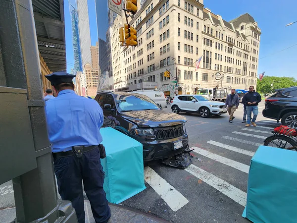 Accidente Con Dos Vehículos Quinta Avenida Nueva York Mayo Nueva —  Fotos de Stock