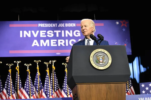 (ABD Başkanı Joe Biden, New York, Valhalla 'daki Westchester Halk Koleji' nde yaptığı bir konuşmada borcun temerrüde düşme olasılığı üzerine açıklama yaptı. 10 Mayıs 2023. 