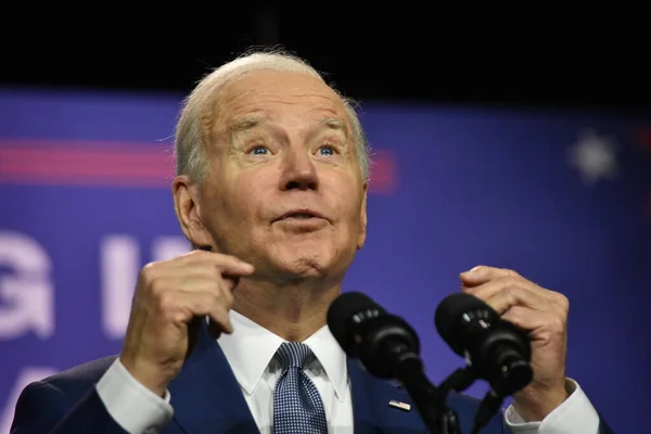 (ABD Başkanı Joe Biden, New York, Valhalla 'daki Westchester Halk Koleji' nde yaptığı bir konuşmada borcun temerrüde düşme olasılığı üzerine açıklama yaptı. 10 Mayıs 2023. 