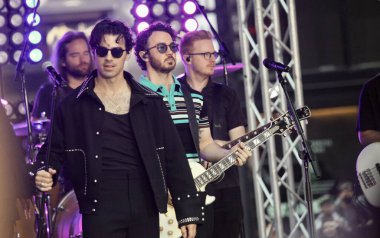 Jonas Brothers Today Show 'da canlı yayında. 12 Mayıs 2023, New York, ABD: Jonas Kardeşler bugün Rockefeller Center 'da canlı yayında Citi Konser Serisi' ni başlatıyor.. 