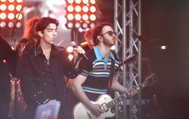 Jonas Brothers Today Show 'da canlı yayında. 12 Mayıs 2023, New York, ABD: Jonas Kardeşler bugün Rockefeller Center 'da canlı yayında Citi Konser Serisi' ni başlatıyor.. 