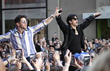 Jonas Brothers Today Show 'da canlı yayında. 12 Mayıs 2023, New York, ABD: Jonas Kardeşler bugün Rockefeller Center 'da canlı yayında Citi Konser Serisi' ni başlatıyor.. 