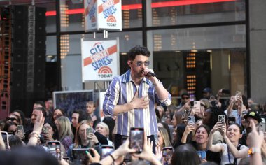Jonas Brothers Today Show 'da canlı yayında. 12 Mayıs 2023, New York, ABD: Jonas Kardeşler bugün Rockefeller Center 'da canlı yayında Citi Konser Serisi' ni başlatıyor.. 