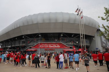 Red Bulls ile New York City FC arasındaki MLS maçı. 13 Mayıs 2023. New Jersey, ABD: Red Bull Arena 'daki MLS Amerikan Futbol Ligi' nde Red Bull Arena 'da Red Bulls ve New York City FC arasında oynanan futbol maçından önce taraftarların kalabalık hareketi