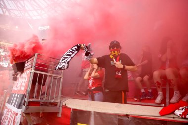 Red Bulls ile New York City FC arasındaki MLS maçı. 13 Mayıs 2023. New Jersey, ABD: Red Bull Arena 'daki MLS Amerikan Futbol Ligi' nde Red Bull Arena 'da Red Bulls ve New York City FC arasında oynanan futbol maçından önce taraftarların kalabalık hareketi