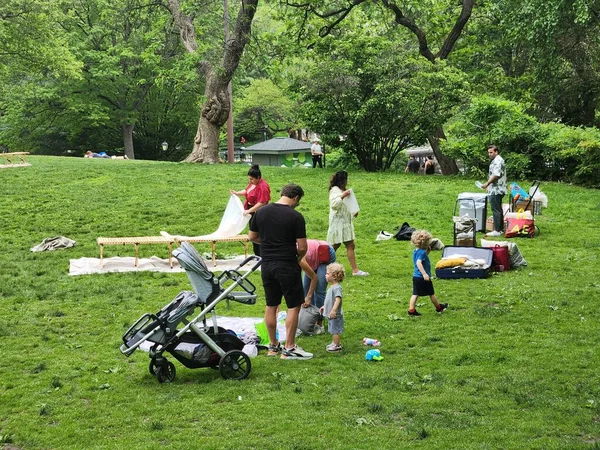 stock image Movement in Central Park. May 13, 2023. New York, USA: There's a lot of movement this Saturday (13), in Central Park in New York in the United States.