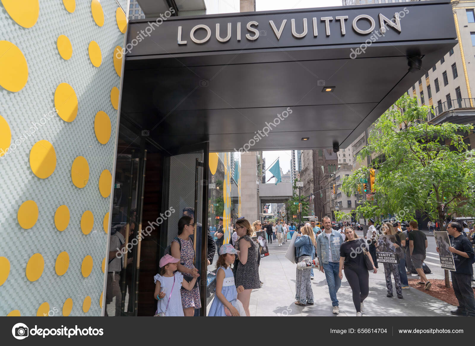Louis Vuitton Store on Fifth Avenue in New York City, USA Stock