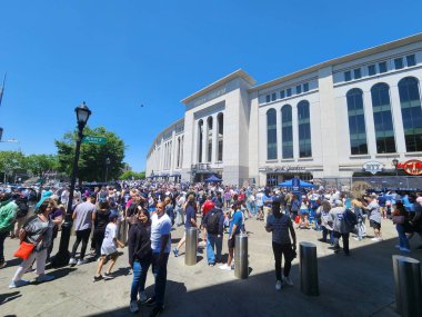 Tüberküloz MLB beyzbolu için New York Yankees 'e karşı. 14 Mayıs 2023, New York, ABD: New York 'taki Yankee Stadyumu' nda oynanan Major League Baseball 'da (MLB) TB Rays ve NY Yankees arasındaki maç için taraftarlar harekete geçti..