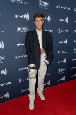 34. Yıllık GLAAD Medya Ödülleri. 13 Mayıs 2023, New York, New York, ABD: James Charles, New York 'ta 13 Mayıs 2023 tarihinde New York Hilton Midtown' da 2023 GLAAD Medya Ödülleri 'ne katılır..  
