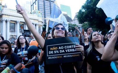 Rio de Janeiro 'da S gününde gösteri. 16 Mayıs 2023. Rio de Janeiro, Brezilya: S-Day, Ticaret Sistemi çalışanları, kullanıcılar, öğrenciler ve öğretmenleri büyük bir gösteride bir araya getirecek