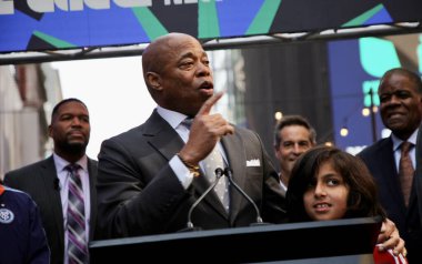 FIFA Dünya Kupası 2026 New York, New Jersey fırlatma etkinliği. 18 Mayıs 2023, New York, ABD: FIFA Dünya Kupası 2026 New York, New Jersey Fırlatma Turnuvası New Jersey Valisi Phil Murphy ve Eric Adams 'ın katılımıyla başladı.