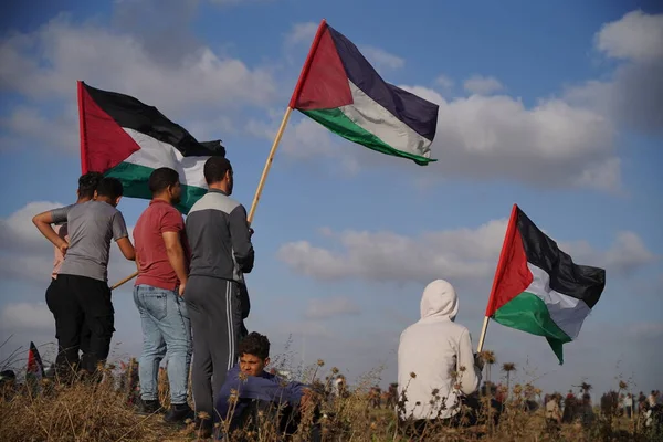 팔레스타인 시민들은 예루살렘에 팔레스타인 주민들 미디어 시위와 경계에서 시위를 조직한다 — 스톡 사진