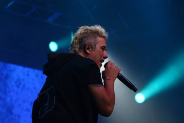 Jota Quest Jota25 De Volta ao Novo. 19 Mayıs 2023, Curitiba, Parana, Brezilya: Sao Paulo, Salvador ve Rio de Janeiro 'da tüm biletler tükendikten sonra, Jota Quest konser vermektedir.