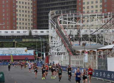 Brooklyn Yarı Maraton 13.1 Mil Yarışı. 20 Mayıs 2023, Brooklyn, New York, ABD: Amerika Birleşik Devletleri 'ndeki 13.1 millik Kings İlçesi' ndeki en büyük yarı maratondur.