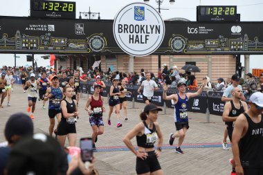 Brooklyn Yarı Maraton 13.1 Mil Yarışı. 20 Mayıs 2023, Brooklyn, New York, ABD: Amerika Birleşik Devletleri 'ndeki 13.1 millik Kings İlçesi' ndeki en büyük yarı maratondur.