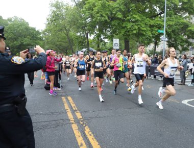 Brooklyn Yarı Maraton 13.1 Mil Yarışı. 20 Mayıs 2023, Brooklyn, New York, ABD: Amerika Birleşik Devletleri 'ndeki 13.1 millik Kings İlçesi' ndeki en büyük yarı maratondur.