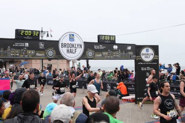 Brooklyn Yarı Maraton 13.1 Mil Yarışı. 20 Mayıs 2023, Brooklyn, New York, ABD: Amerika Birleşik Devletleri 'ndeki 13.1 millik Kings İlçesi' ndeki en büyük yarı maratondur.