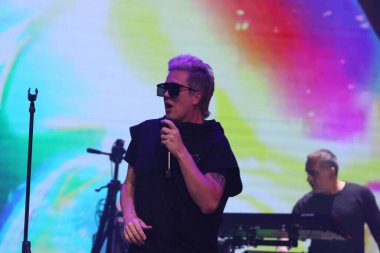 Jota Quest Jota25 De Volta ao Novo. 19 Mayıs 2023 'te, Curitiba, Parana, Brezilya: Sao Paulo, Salvador ve Rio de Janeiro' da biletler tükendikten sonra, Jota Quest konser vermektedir.