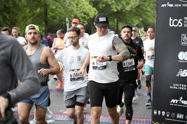 Brooklyn Yarı Maraton Mil Yarışı Mayıs 2023 Brooklyn New York — Stok fotoğraf