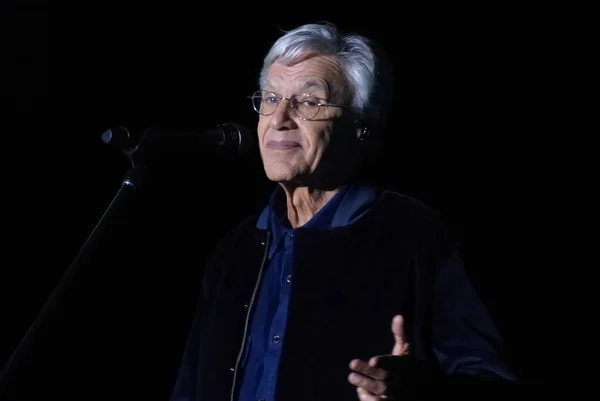 stock image Caetano Veloso Performs at C6 Music Fest in Sao Paulo. May 21, 2023, Sao Paulo, Brazil: Caetano Veloso performs at the Ibirapuera auditorium on the last night of the first edition of C6 Music Fest, on Sunday (21)