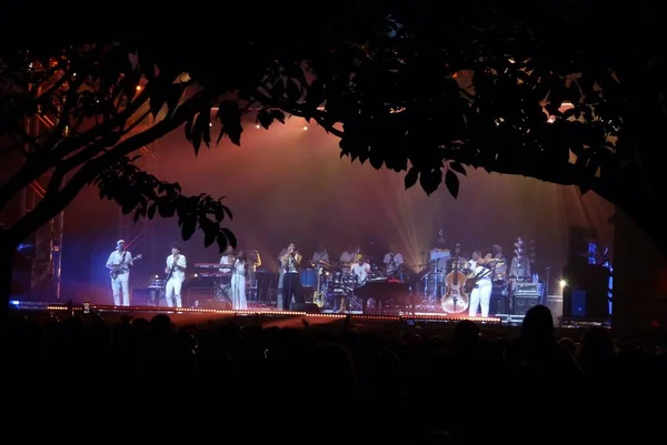 Jon Batiste在圣保罗C6音乐节上表演 2023年5月20日 巴西圣保罗 美国歌手乔恩 巴蒂斯特在圣保罗C6音乐节的喜力舞台上表演 该音乐节于周六晚在Ibirapuera公园举行 — 图库照片