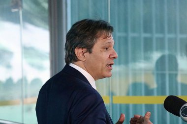 Haddad Maliye Bakanlığı 'ndan ayrılırken basına konuştu. 22 Mayıs 2023, Brasilia, Federal Bölge, Brezilya Maliye Bakanı Fernando Haddad Esplanada dos Ministerios 'ta basına konuştu.