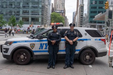 İkinci Geleneksel Asya Amerikan Pasifik Adalı (AAPI) Kültür Mirası Geçidi. 21 Mayıs 2023, New York, New York, ABD: New York Polis Departmanı (New York Polis Departmanı) New York şehri boyunca Manhattan Kuzey 18.
