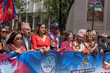 Nepal Günü Geçidi 2023. 21 Mayıs 2023, New York, New York, ABD: New York Belediye Başkanı Eric Adams, Kongre üyesi Grace Meng ve diğer seçilmiş yetkililer 21 Mayıs 2023 'te New York City Nepal Günü Geçit Töreni' nde yürüdüler..  