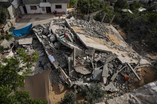 Palestijnen Zitten Hun Eigen Huis Dat Verwoest Werd Door Israëlische — Stockfoto
