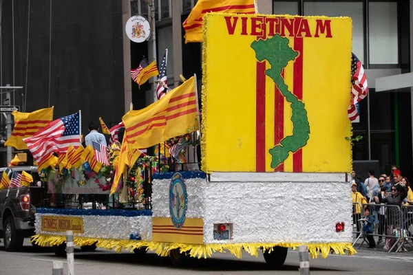 Vietnamese Float Second Annual Aapi Parade Sixth Avenue Avenue Americas — Stock Photo, Image