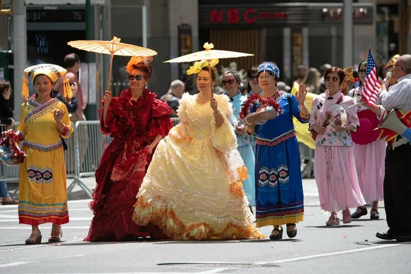 Mujeres Asiáticas Con Vestimenta Tradicional Segundo Desfile Anual Aapi Sexta — Foto de Stock