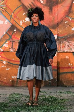 Isaac Silva, Sao Paulo Moda Haftası N55 'te geçit töreni yapıyor. 24 Mayıs 2023. Sao Paulo, Brezilya: Isaac Silva defilesi, SPFW-N55 sırasında, Sao Paulo 'daki 9 de Julho İşgali' nde 24 Mayıs 2023 Çarşamba günü düzenlenen bir podyumda. 