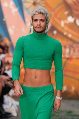 Isaac Silva, Sao Paulo Moda Haftası N55 'te geçit töreni yapıyor. 24 Mayıs 2023. Sao Paulo, Brezilya: Isaac Silva defilesi, SPFW-N55 sırasında, Sao Paulo 'daki 9 de Julho İşgali' nde 24 Mayıs 2023 Çarşamba günü düzenlenen bir podyumda. 