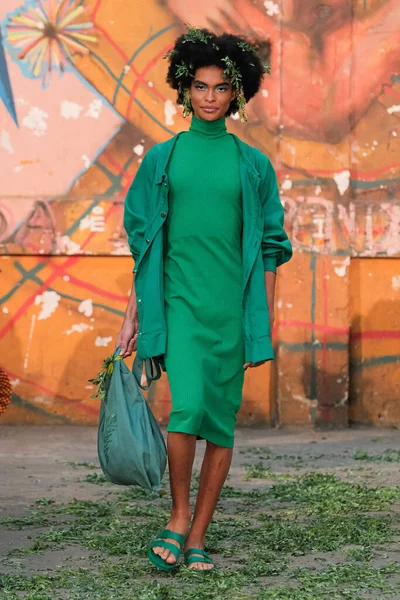 Isaac Silva, Sao Paulo Moda Haftası N55 'te geçit töreni yapıyor. 24 Mayıs 2023. Sao Paulo, Brezilya: Isaac Silva defilesi, SPFW-N55 sırasında, Sao Paulo 'daki 9 de Julho İşgali' nde 24 Mayıs 2023 Çarşamba günü düzenlenen bir podyumda. 