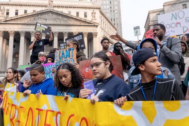 İki kişi mitingde ve Mart 'ta Belediye Başkanı Adam & 39.' nun Bütçe Kesintisi 'ni Protesto Etmek İçin Tutuklandı. 24 Mayıs 2023, New York, New York, ABD: Kamu avukatı Jumaane Williams, Belediye Başkanı Eric Adam 'ın Foley Meydanı' ndaki bütçe kesintilerini protesto etmek için düzenlenen mitingde ve yürüyüşte konuştu 