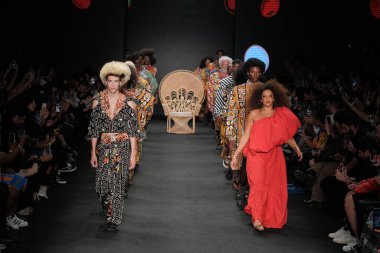 SPFW N55 : Meninos Rei Parade. 25 Mayıs 2023, Sao Paulo, Brezilya: SPFW N55 2023 Meninos Rei geçit törenini gösteriyor