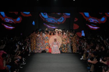 SPFW N55 : Meninos Rei Parade. 25 Mayıs 2023, Sao Paulo, Brezilya: SPFW N55 2023 Meninos Rei geçit törenini gösteriyor
