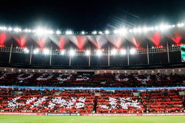 Brezilya Futbol Şampiyonası: Flamengo Cruzeiro 'ya karşı. 27 Mayıs 2023, Rio de Janeiro, Brezilya: Futbol oyuncuları ve Teknik Komite ve taraftarları, La Liga 'da İspanya' da ırkçılığa maruz kalan Real Madrid 'in futbolcusu Vinicius Junior' a saygılarını sundular.