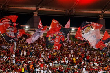 Brezilya Futbol Şampiyonası: Flamengo Cruzeiro 'ya karşı. 27 Mayıs 2023, Rio de Janeiro, Brezilya: Futbol oyuncuları ve Teknik Komite ve taraftarları, La Liga 'da İspanya' da ırkçılığa maruz kalan Real Madrid 'in futbolcusu Vinicius Junior' a saygılarını sundular.