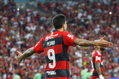 Brezilya Futbol Şampiyonası: Flamengo Cruzeiro 'ya karşı. 27 Mayıs 2023, Rio de Janeiro, Brezilya: Futbol oyuncuları ve Teknik Komite ve taraftarları, La Liga 'da İspanya' da ırkçılığa maruz kalan Real Madrid 'in futbolcusu Vinicius Junior' a saygılarını sundular.