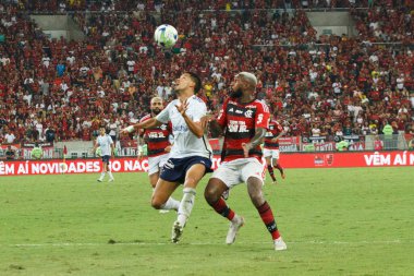 Brezilya Futbol Şampiyonası: Flamengo Cruzeiro 'ya karşı. 27 Mayıs 2023, Rio de Janeiro, Brezilya: Futbol oyuncuları ve Teknik Komite ve taraftarları, La Liga 'da İspanya' da ırkçılığa maruz kalan Real Madrid 'in futbolcusu Vinicius Junior' a saygılarını sundular.