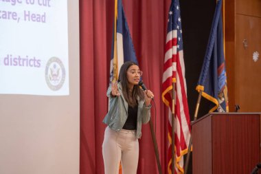 Alexandria Ocasio-Cortez Belediye Binası. 26 Mayıs 2023, New York, New York, ABD: ABD Temsilcisi Alexandria Ocasio-Cortez 26 Mayıs 2003 'te New York' un Queens ilçesindeki Corona Sanat ve Bilim Akademisi 'nde bir belediye toplantısında konuşma yaptı.