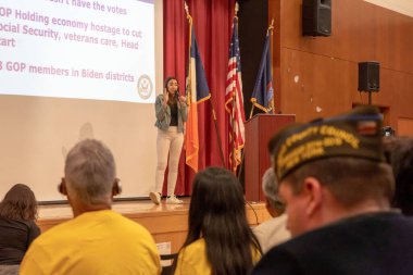 Alexandria Ocasio-Cortez Belediye Binası. 26 Mayıs 2023, New York, New York, ABD: ABD Temsilcisi Alexandria Ocasio-Cortez 26 Mayıs 2003 'te New York' un Queens ilçesindeki Corona Sanat ve Bilim Akademisi 'nde bir belediye toplantısında konuşma yaptı.