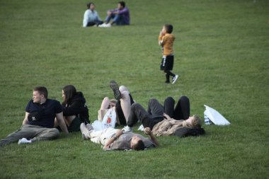 Anma Günü 2023 Central Park Çayırı 'nda kutlandı. 27 Mayıs 2023, New York, ABD: New Yorklular ve sevdikleri New York City Central Park Bahçesi 'nde hafta sonu piknik, yemek, müzik, aşk, oyunlar eşliğinde kutlanır. 