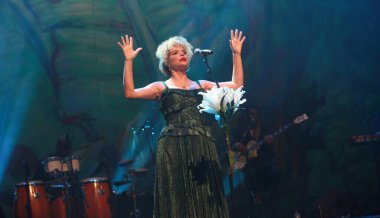 Vanessa da Mata Vivo Rio 'da canlı performans sergiliyor. 27 Mayıs 2023, Rio de Janeiro, Brezilya: Brezilyalı şarkıcı Vanessa da Mata, Emanuelle Araujo ve Luis Miranda gibi bazı ünlü yıldızların da bulunduğu Vivo Rio 'da canlı performans sergiliyor. Kre