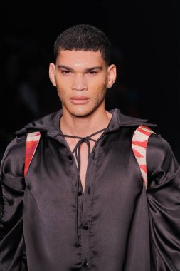 SPFW N55: Rafael Caetano Marka Yürüyüşü. 26 Mayıs 2023, Sao Paulo, Brezilya: SPFW N53 - Rafael Caetano moda gösterisi, SPFW-N55 sırasında, 26 Mayıs Cuma günü Sao Paulo 'da Senac Lapa Faustolo' da düzenlenen bir podyumda). 
